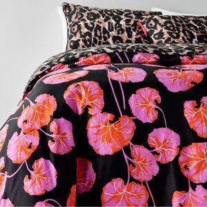 DVF X Target Queen reversible duvet and pillow shams set brand new